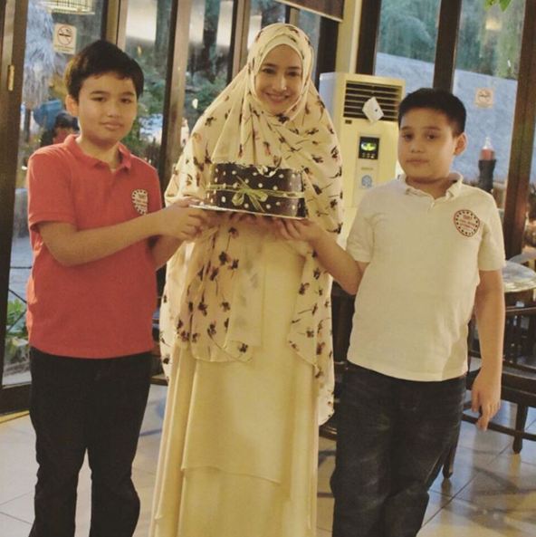 Menikah 17 tahun Cindy Fatikasari & Firman tetap mesra, bikin baper!