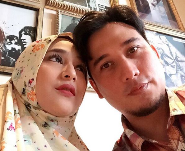 Menikah 17 tahun Cindy Fatikasari & Firman tetap mesra, bikin baper!