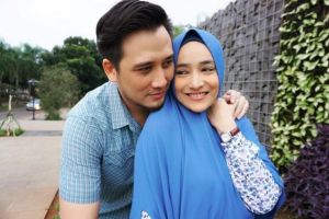 Menikah 17 tahun Cindy Fatikasari & Firman tetap mesra, bikin baper!