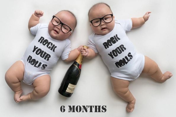 20 Foto tingkah bayi kembar ini asli ngegemesin banget!