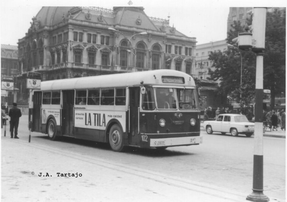 20 Bus jadul ini bikin kamu ingin kembali ke masa lalu, antik banget!