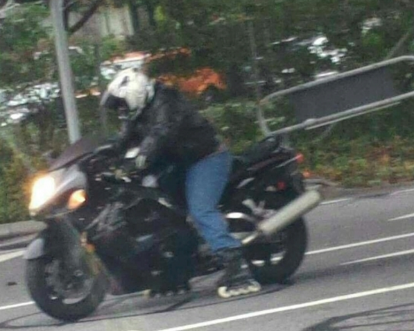 polah aneh  © 2016 brilio.net