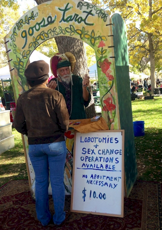 polah aneh  © 2016 brilio.net