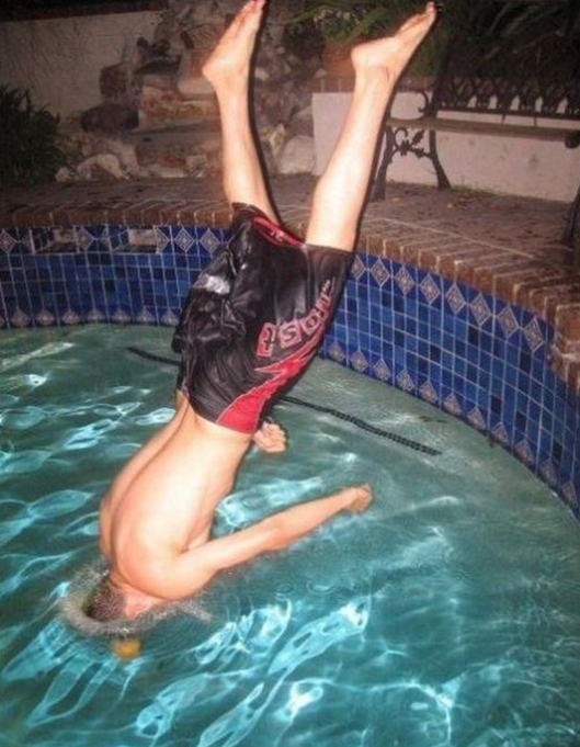 polah aneh  © 2016 brilio.net