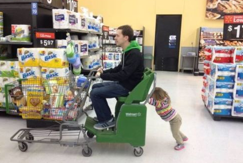 polah aneh  © 2016 brilio.net