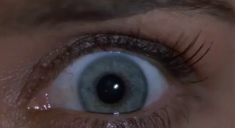 10 Beda mata merah akibat nangis & iritasi, nggak bisa bohong lagi deh