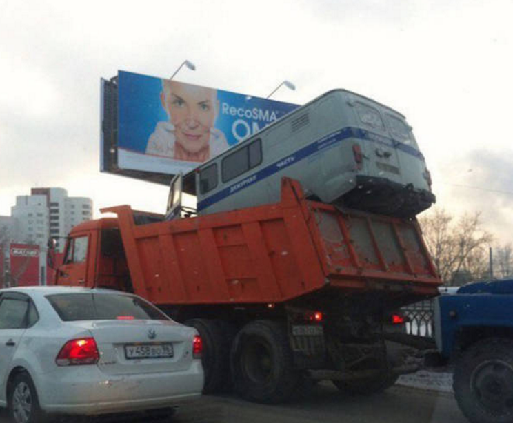 aneh jalanan  © 2016 brilio.net