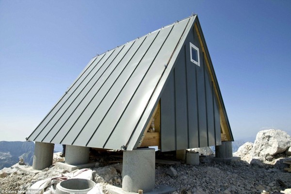 Hotel 8300 © 2016 brilio.net Hotel 8300 © 2016 brilio.net