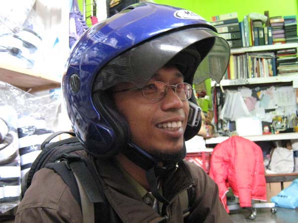 24 Gaya telpon © 2016 brilio.net 24 Gaya telpon © 2016 brilio.net