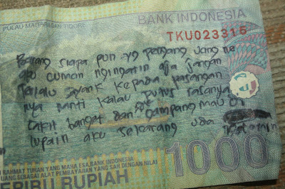 18 Coretan di uang kertas ini bikin ketawa, ada yang curhat segala!