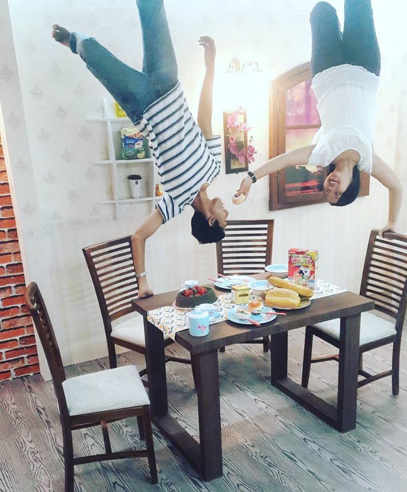 Upside down world © 2016 Upside Down World Indonesia