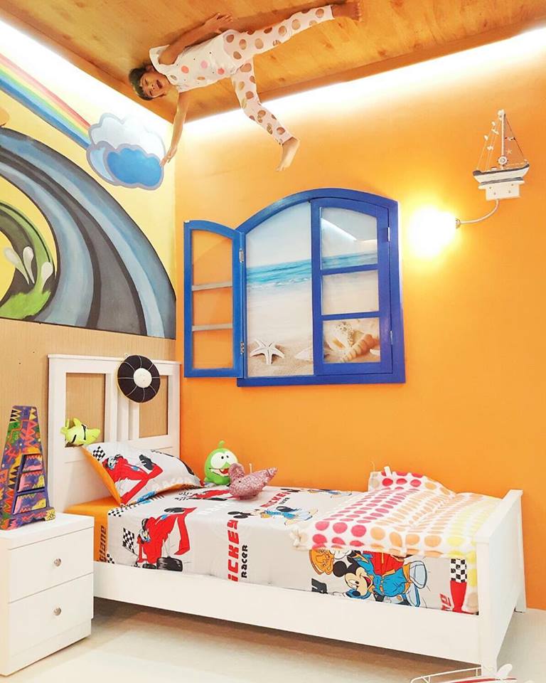 Upside down world © 2016 Upside Down World Indonesia