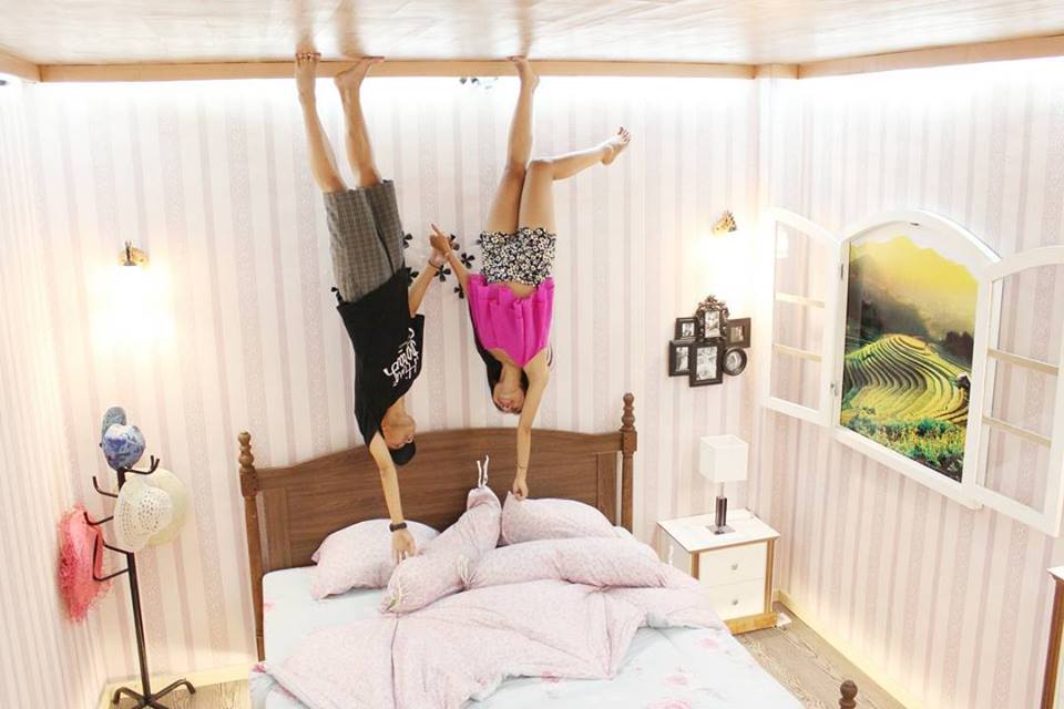 Upside down world © 2016 Upside Down World Indonesia