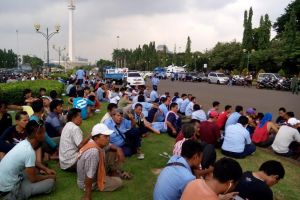 Sopir taksi: Kami minta taksi online ditutup biar adil cari makan!