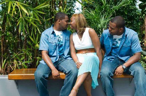 Foto tunangan konyol  http://www.ranker.com/