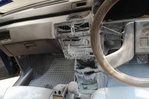 Duh, power bank meledak saat ditinggal di dalam mobil, hati-hati!