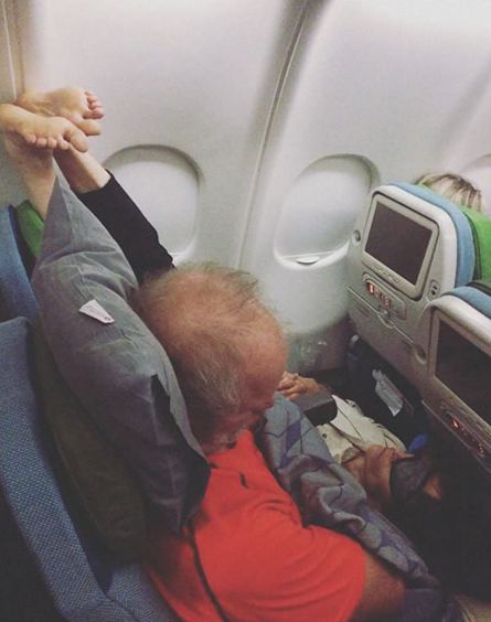 konyol di pesawat bikin malu © 2016 brilio.net konyol di pesawat bikin malu © 2016 brilio.net