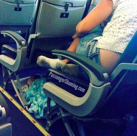 konyol di pesawat bikin malu © 2016 brilio.net konyol di pesawat bikin malu © 2016 brilio.net