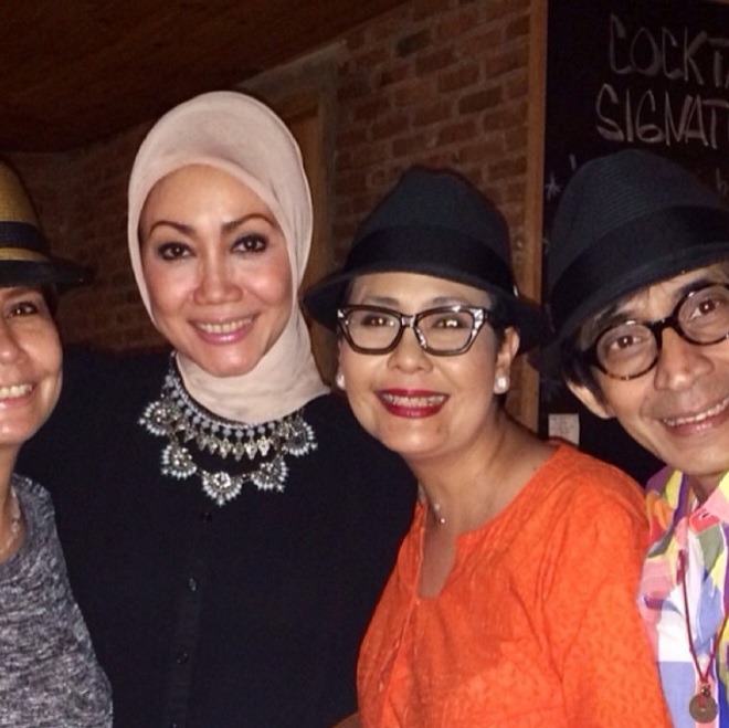 Apa kabar Debby Sahertian, artis 90an yang populerkan Bahasa Gaul?