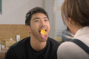 Benarkah mendengar kecapan sendiri saat makan dapat membuat langsing?