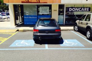 11 Kelakuan orang-orang ini nyebelin banget, jangan kamu tiru ya!