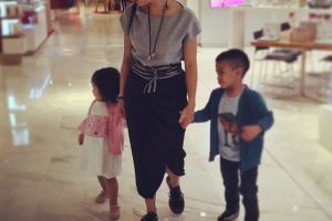 10 Foto tunjukkan Dian Sastro ikon mama muda idaman, cantik & stylish!