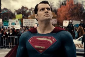 Transformasi kostum Superman, kini celana dalamnya sudah tak di luar!