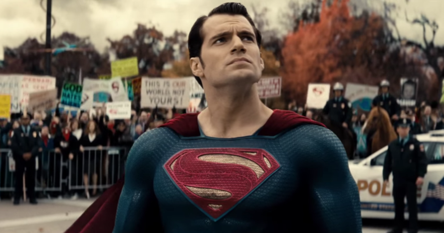 Transformasi kostum Superman, kini celana dalamnya sudah tak di luar!