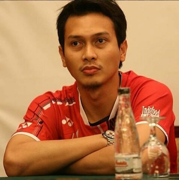 15 Foto buktikan Ahsan, si juara dunia bulutangkis sosok ayah hangat