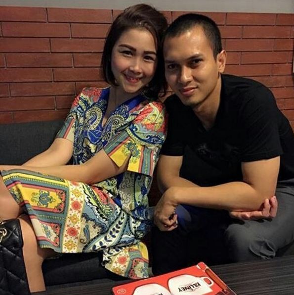 15 Foto buktikan Ahsan, si juara dunia bulutangkis sosok ayah hangat