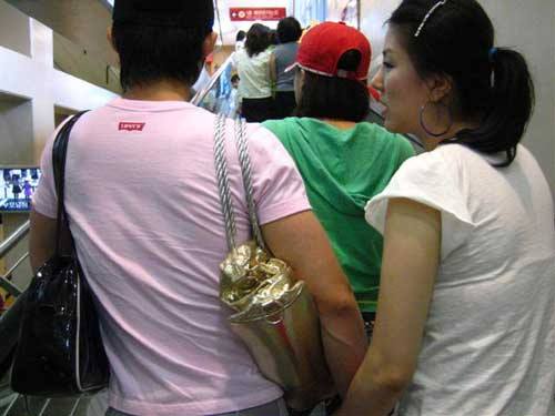 Cowok Tas © 2016 brilio.net Cowok Tas © 2016 brilio.net