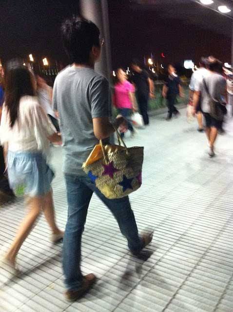 Cowok Tas © 2016 brilio.net Cowok Tas © 2016 brilio.net