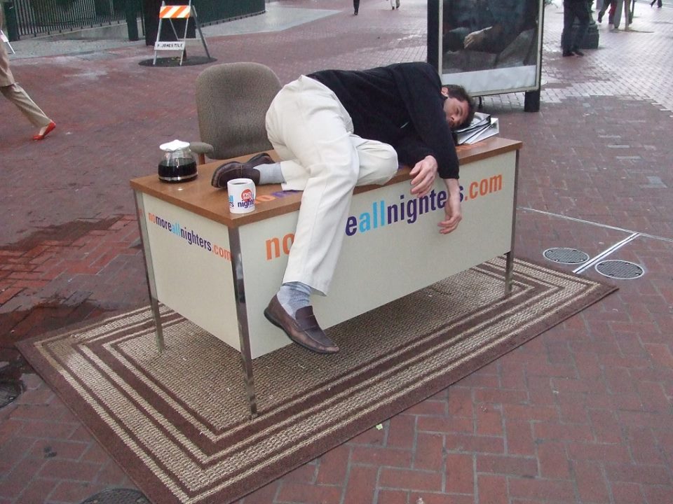 orang tidur sembarangan  © 2016 brilio.net