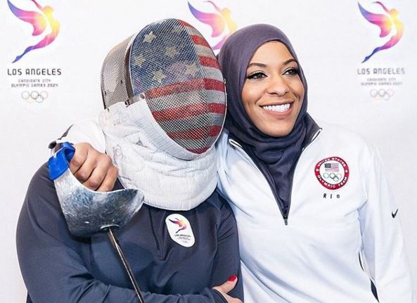 Ibtihaj Muhammad, atlet anggar Olimpiade berhijab pertama dari AS 