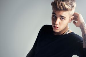 Unggah foto telanjang, Justin Bieber kembali gegerkan netizen