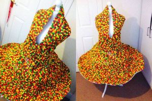 Bahan membuat gaun cantik ini dijamin bikin kamu melongo, apa ya?