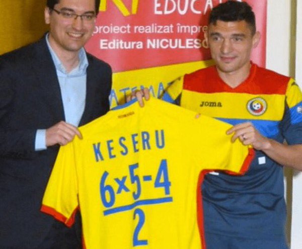 Seragam tim sepak bola Rumania ini bikin anak cinta matematika, wow!