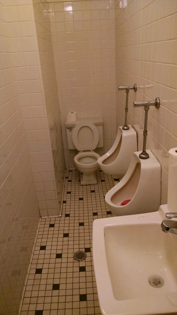 Mules kamu bakal hilang saat tahu desain toiletnya kayak 18 foto ini