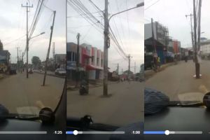 Jangan kaget! Tiang listrik ini tegak berdiri di tengah jalan raya