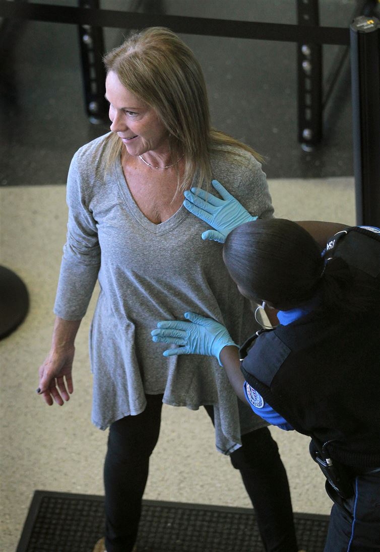 lucu security chek © 2016 brilio.net lucu security chek © 2016 brilio.net