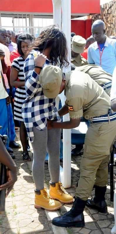 lucu security chek © 2016 brilio.net lucu security chek © 2016 brilio.net