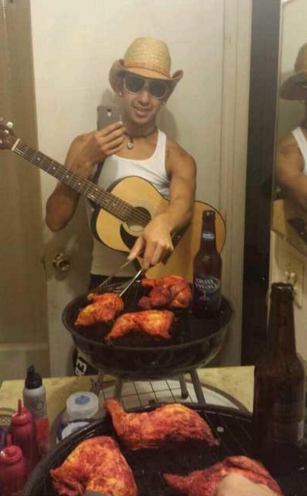 selfie paham  © 2016 brilio.net selfie paham  © 2016 brilio.net