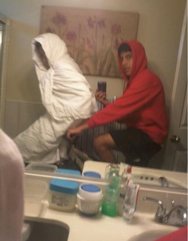 selfie paham  © 2016 brilio.net selfie paham  © 2016 brilio.net