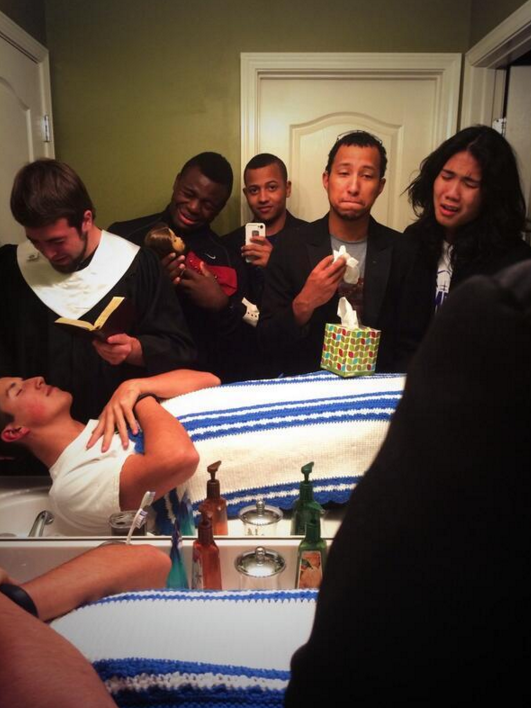 selfie paham  © 2016 brilio.net selfie paham  © 2016 brilio.net