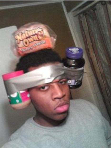 selfie paham  © 2016 brilio.net selfie paham  © 2016 brilio.net