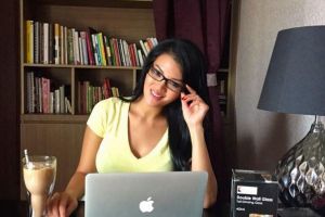 11 Artis Indonesia ini lekat dengan label seksi, siapa idolamu?