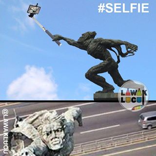 patung pancoran jadi meme © 2016 brilio.net