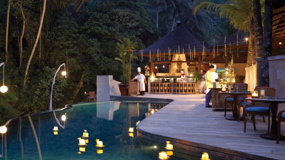 12 Tempat dinner di Bali super romantis, kamu wajib ajak pasanganmu