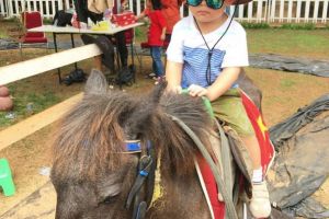 Elmayka, putra Rifat Sungkar yang gantengnya tak kalah dari papanya!