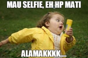 10 Meme HP low-bat ini bikin kamu pengen ganti ponsel baru